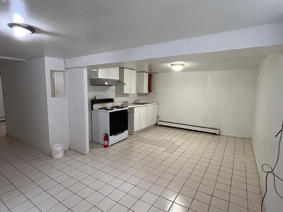 2nd image of 13522 Coolidge Ave #1U