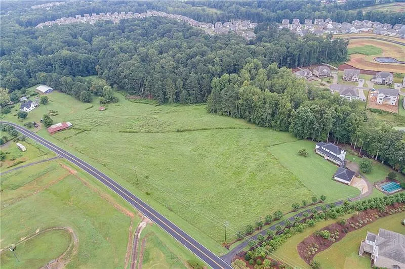 3325 Chamblee Gap Rd photo 1