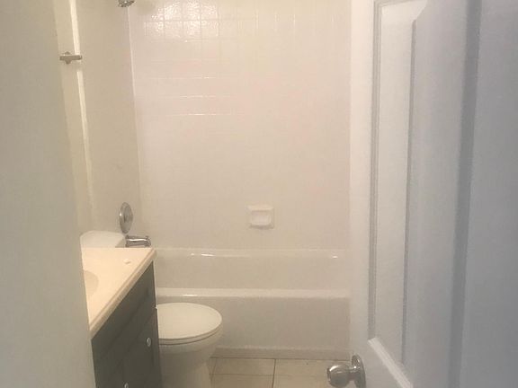 5th image of 2112 Hewitt Ave #E