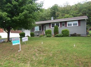 19 Linnet Ln, Lock Haven, PA 17745