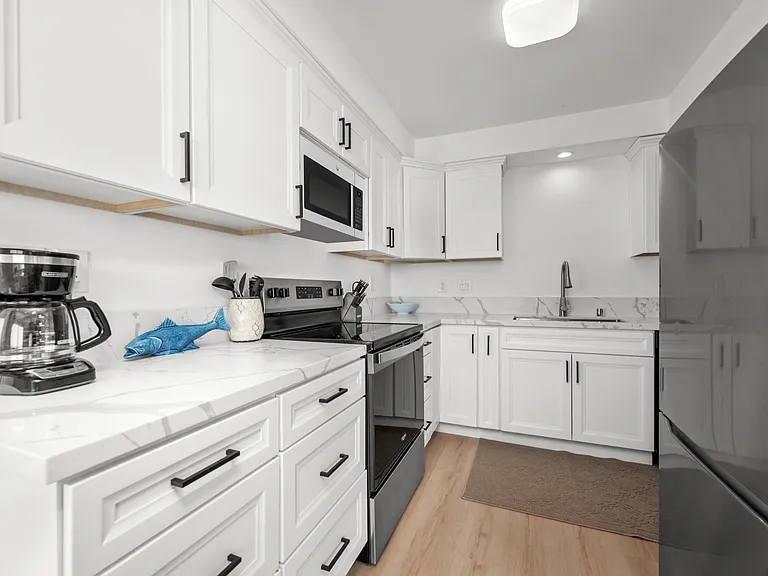 3810 Riviera Dr #2 — Photo 4