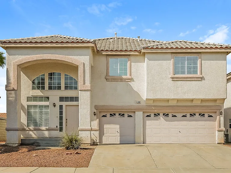 1102 Broomfield Dr — Photo 1