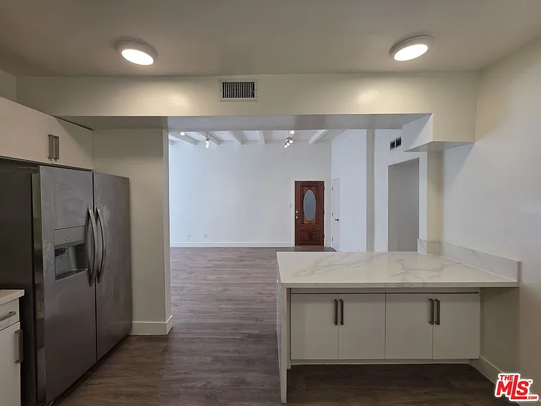 1635 S Beverly Glen Blvd #6 — Photo 4