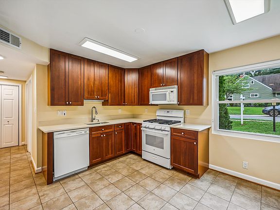 4th image of 5703 Crawford Dr