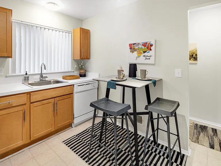 Fairmont Park Apartments — Photo 21