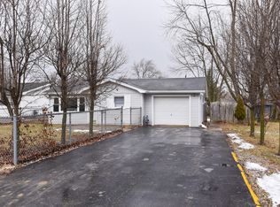 518 W Stanton Ln, Crete, IL 60417