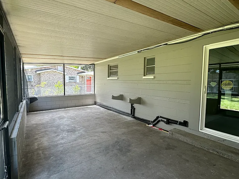 170 Parkwood Dr W — Photo 3