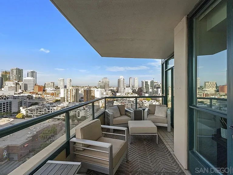 555 Front 1501 #1501 — Photo 41