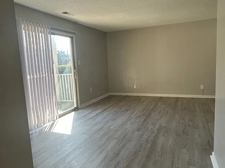 9505 University Terrace Dr #D — Photo 5