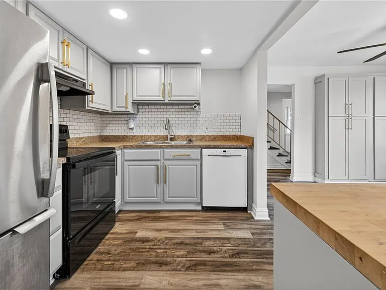 5676 Weblin Dr — Photo 12