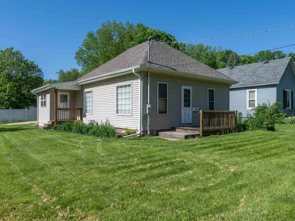 701 Jackson St, Oregon, IL 61061