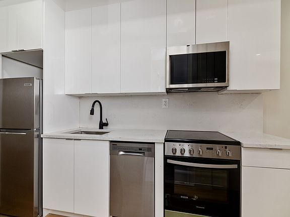 3rd image of 666 9th Ave APT 3N