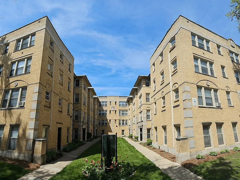 7516-24 N Seeley Ave — Photo 12