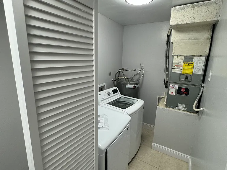 Lush Apartments — Photo 28