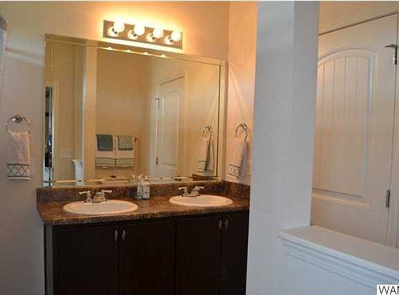 3rd image of 1426 Maxwell Cir