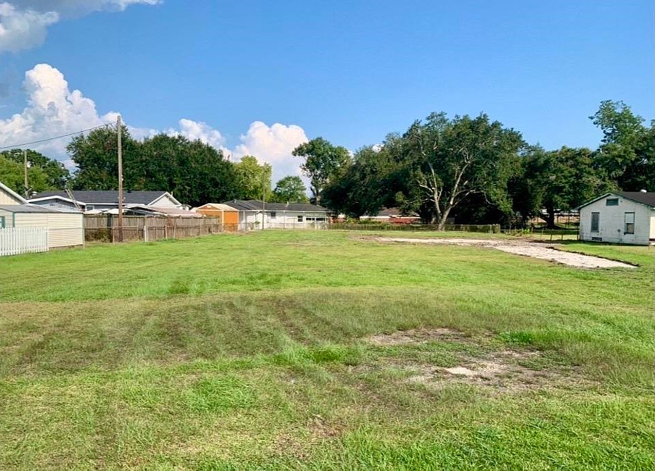 1st image of 2120 Highway 182 E