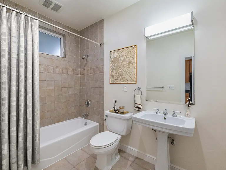 571 Lombard St — Photo 21