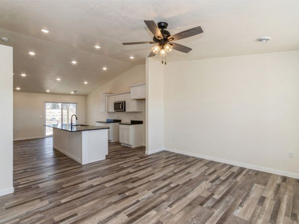 142 Towne Centre Dr, Urbana, IA 52345