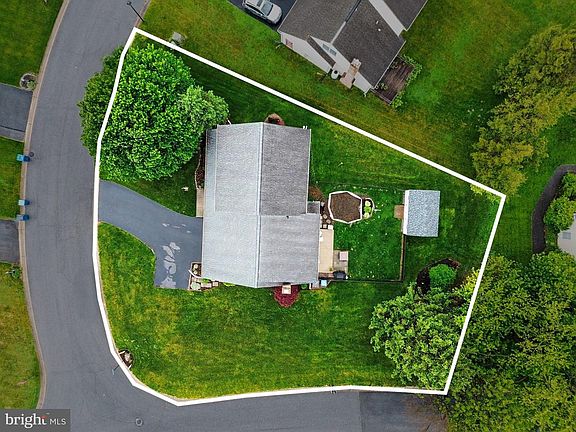 4th image of 275 Hiestand Ct