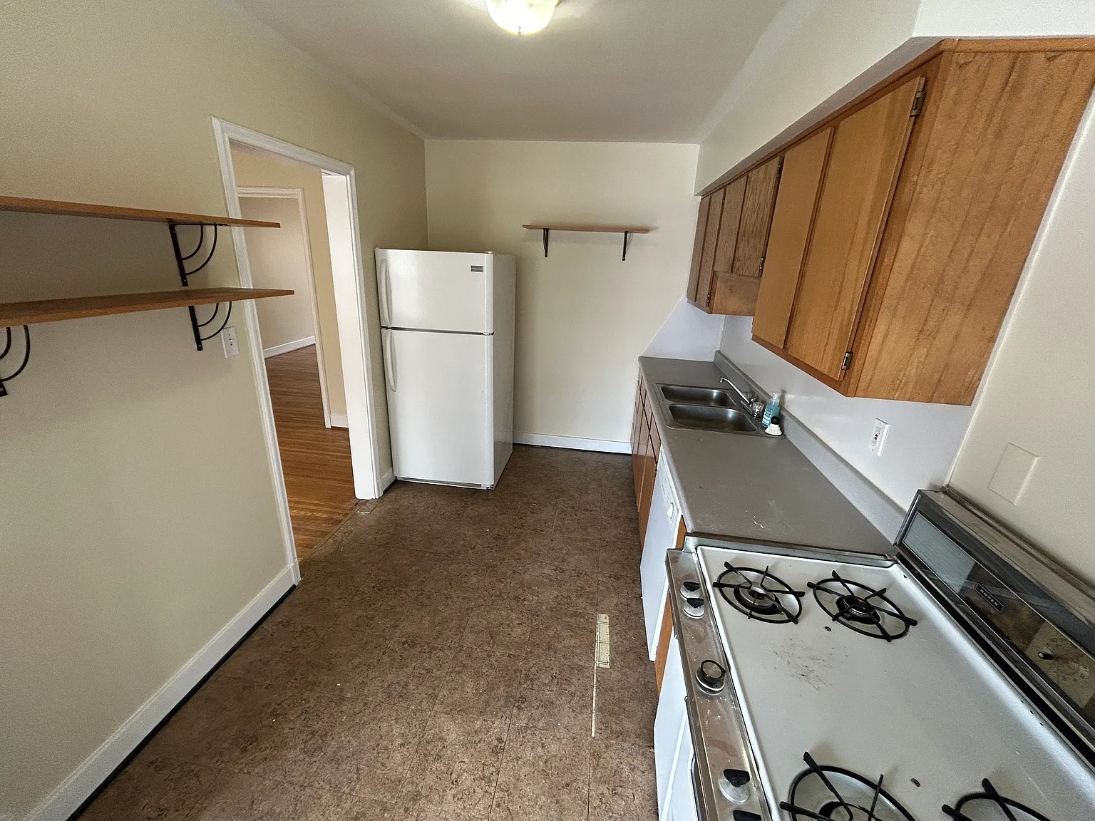 2 bed, 900 sqft, $1,300 — Photo 4