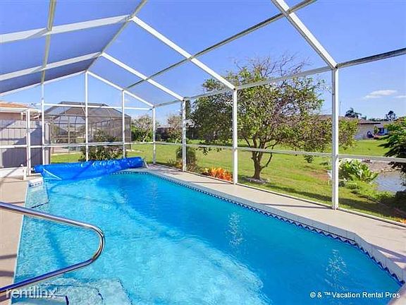 Float serenely in our private pool while enjoying the lakevi