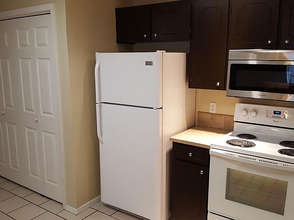 3rd image of 119 N Glenwood Dr APT B