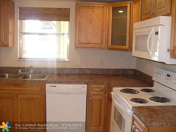 4th image of 953 SE 10th St #6C
