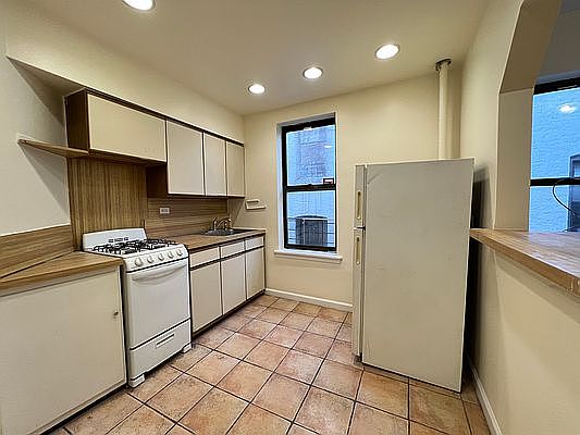 3rd image of 336 E 67th St APT 24