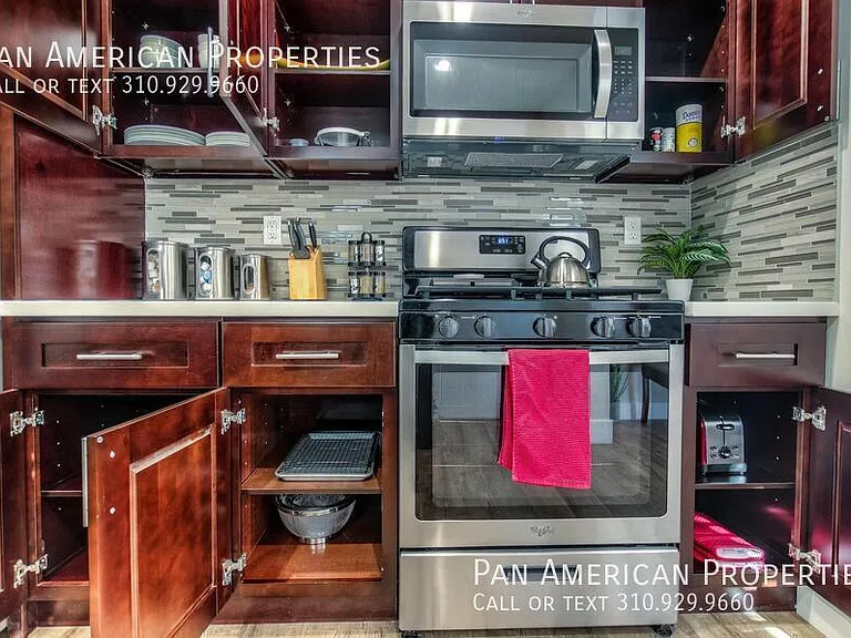 711 E 6th St #11 — Photo 7