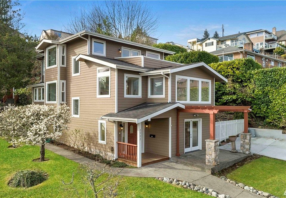 Sweeping views of Puget Sound from this mutli-level home located in a fantastic neighborhood of North Tacoma.  