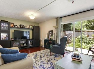 1190 Ashborough Dr UNIT B, Roswell, GA 30076