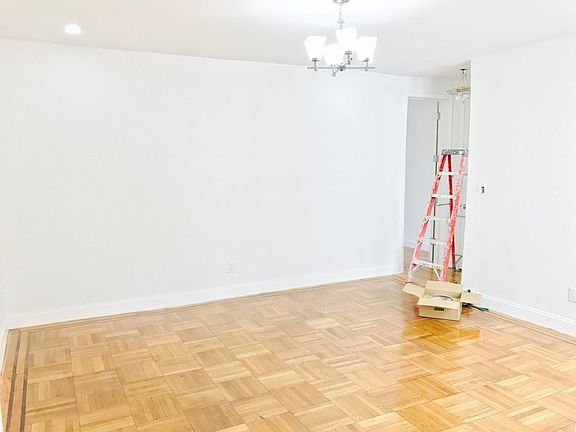 4th image of 332 Rogers Ave #2R