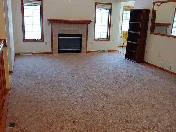 Great room, gas fireplace 