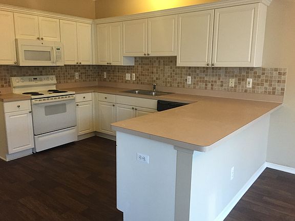 5th image of 22655 Trillium Dr
