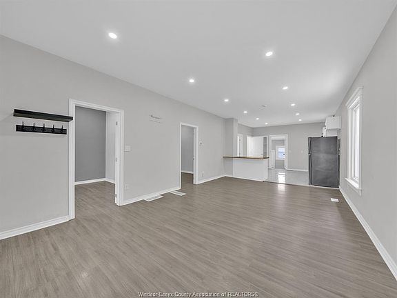 5th image of 1155 Moy Ave
