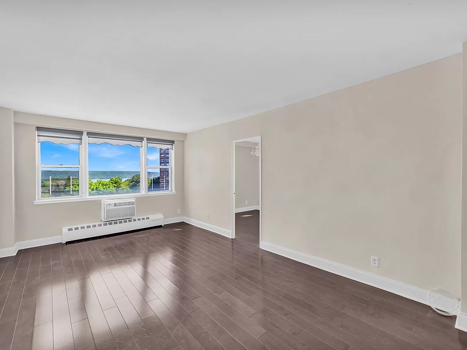 1st image of 5700 Arlington Ave APT 9X