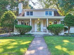 3 Pineview Dr, Toms River, NJ 08755
