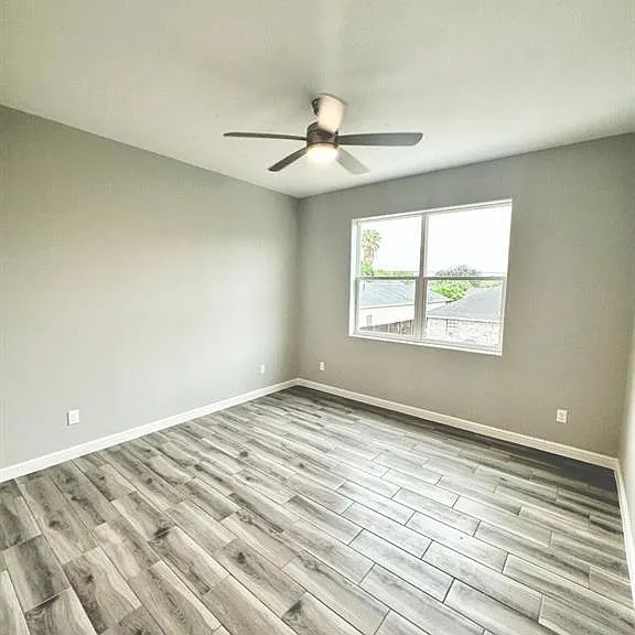 5402 N Crown Point — Photo 2