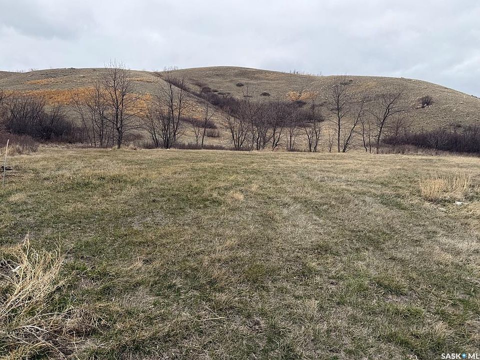 1st image of 337 Pasqua Lake ROAD