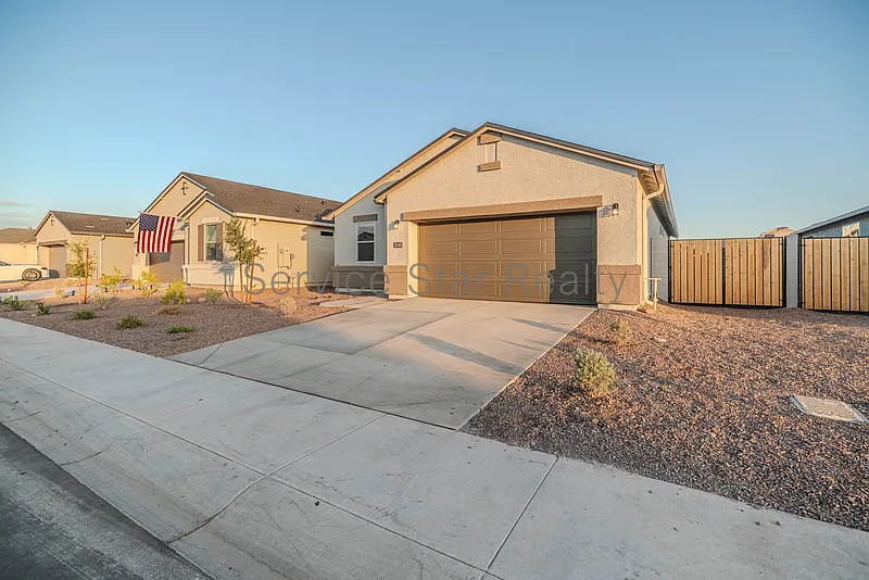 4 bed, 2.0 bath, 1569 sqft, $1,949 — Photo 3