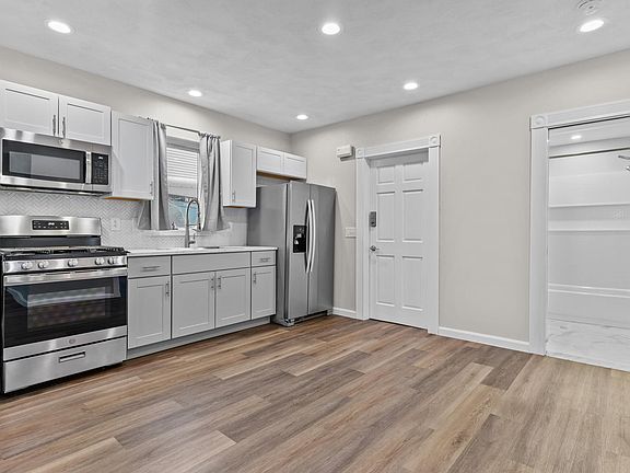 4th image of 29 Cole St Floor 1