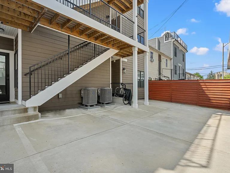 1130 Penn St NE #6 — Photo 20