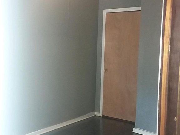 3rd image of 3923 W Polk St