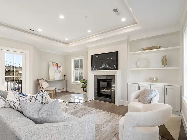 180 Adams St #5 — Photo 3