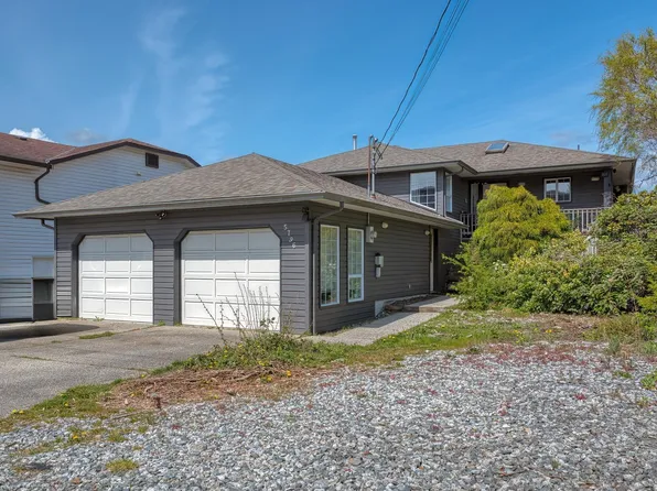 5796 Trail Ave, Sechelt, BC V7Z 0L8