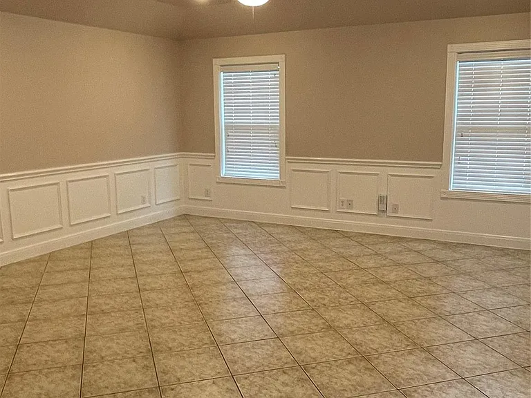 1018 S Booth Ln — Photo 5