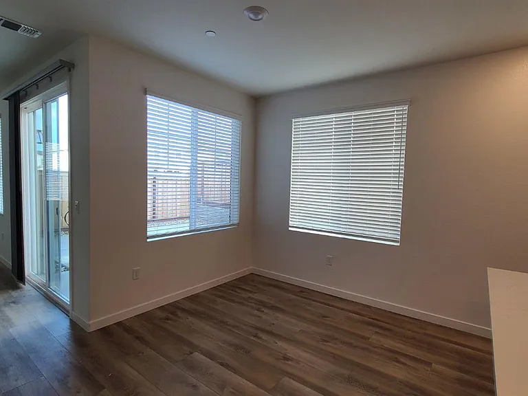 2402 Indigo Dr — Photo 3