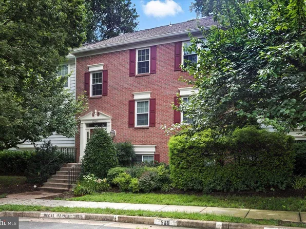 12001 Golf Ridge Ct APT 302, Fairfax, VA 22033