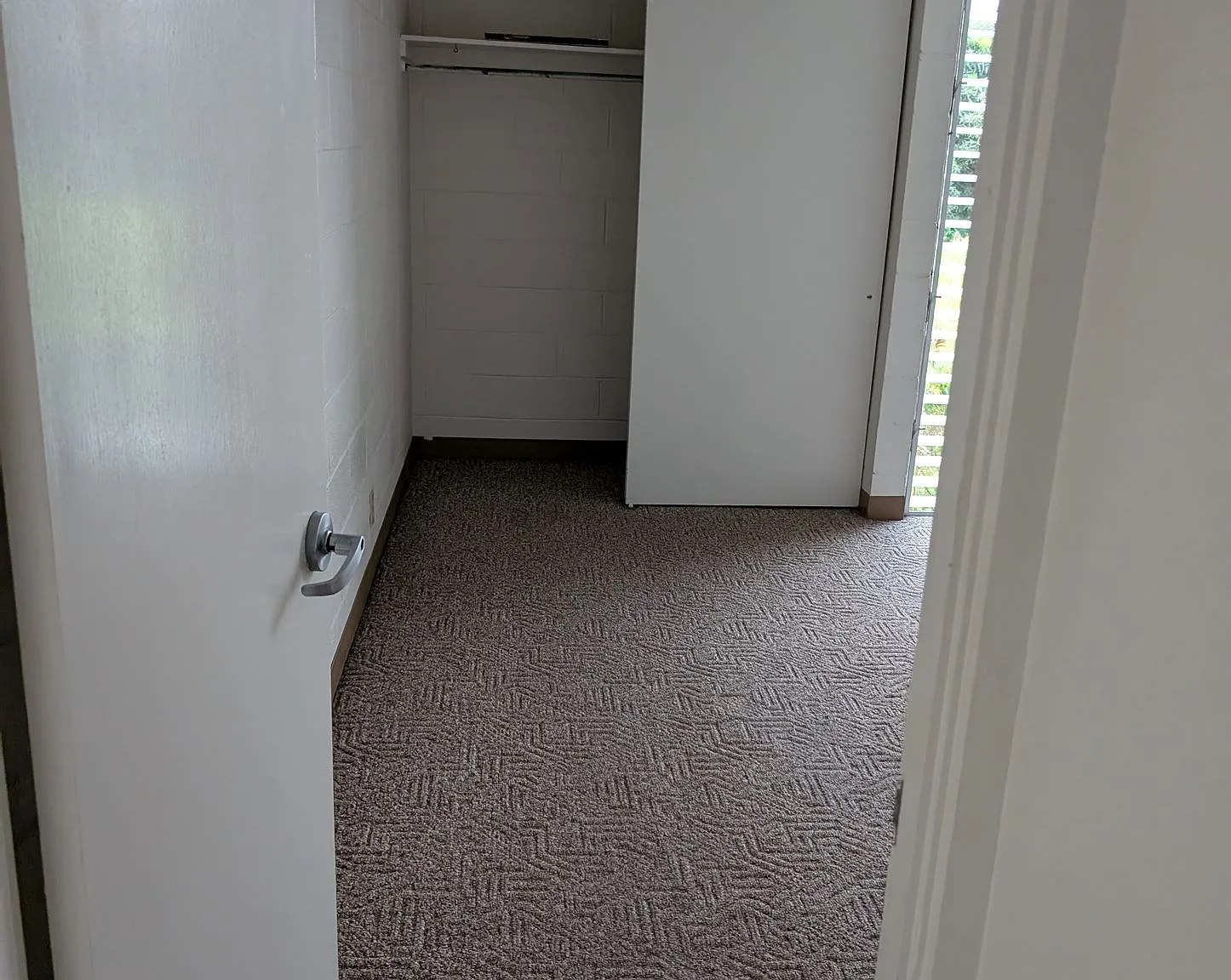 Affordable 2BR/1BA Apartments with Lanai Near Civic Auditorium Income Limits Apply — Photo 2