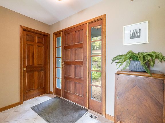 4th image of 5164 Island Shore Dr
